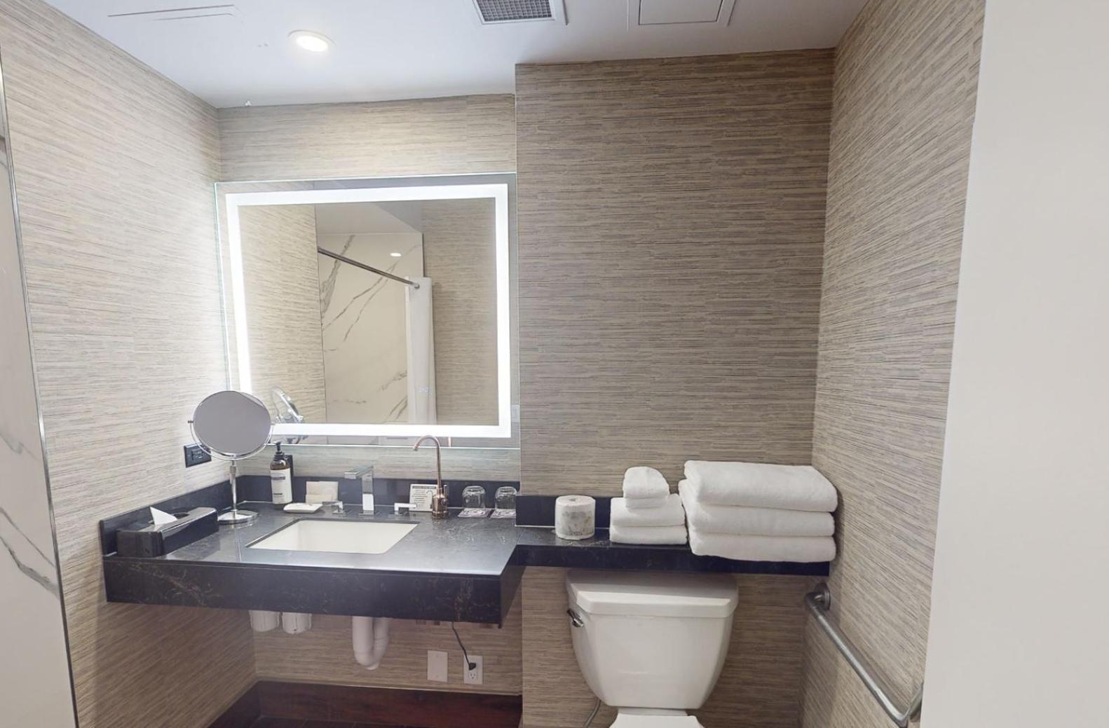 Hyatt Regency Hotel 4*